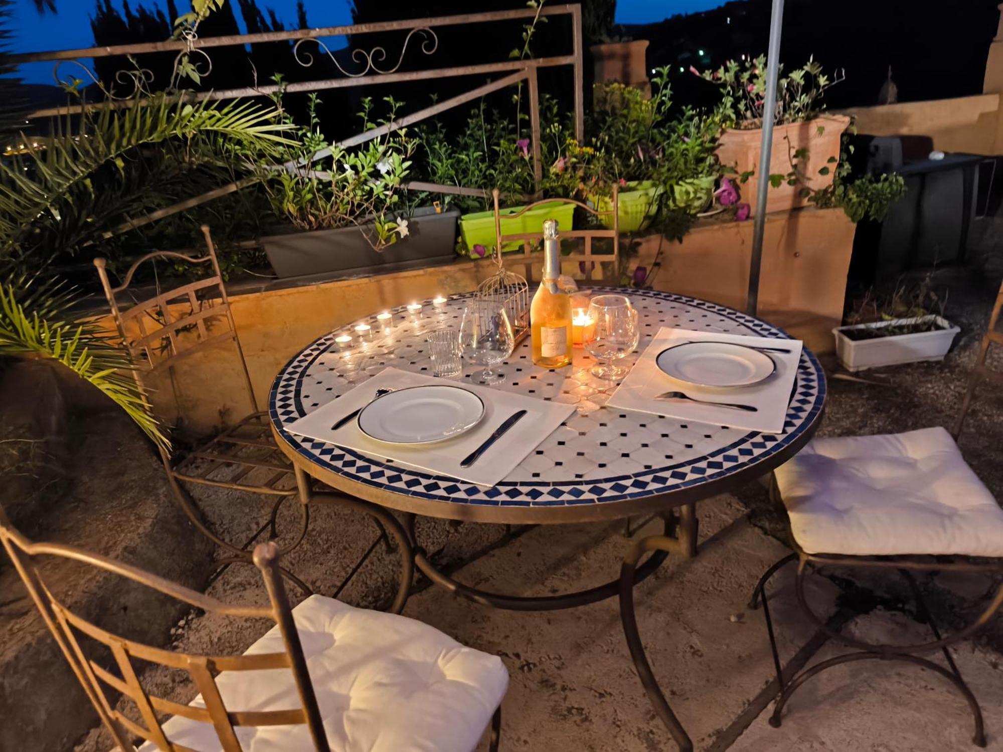 Love-Room Discret 40 M2 Bormes Les Mimosas Village Avec Terrasse Eksteriør billede