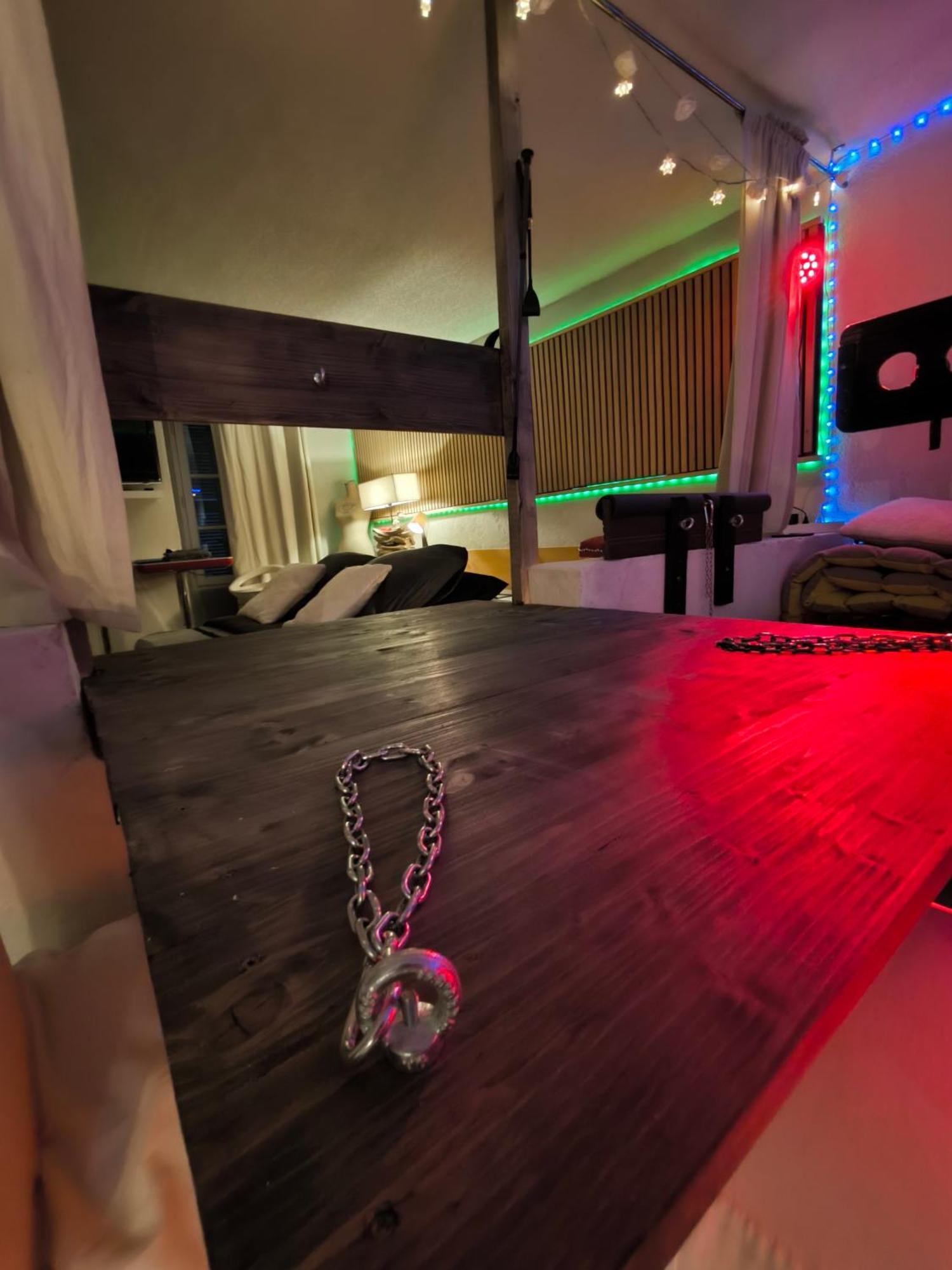 Love-Room Discret 40 M2 Bormes Les Mimosas Village Avec Terrasse Eksteriør billede