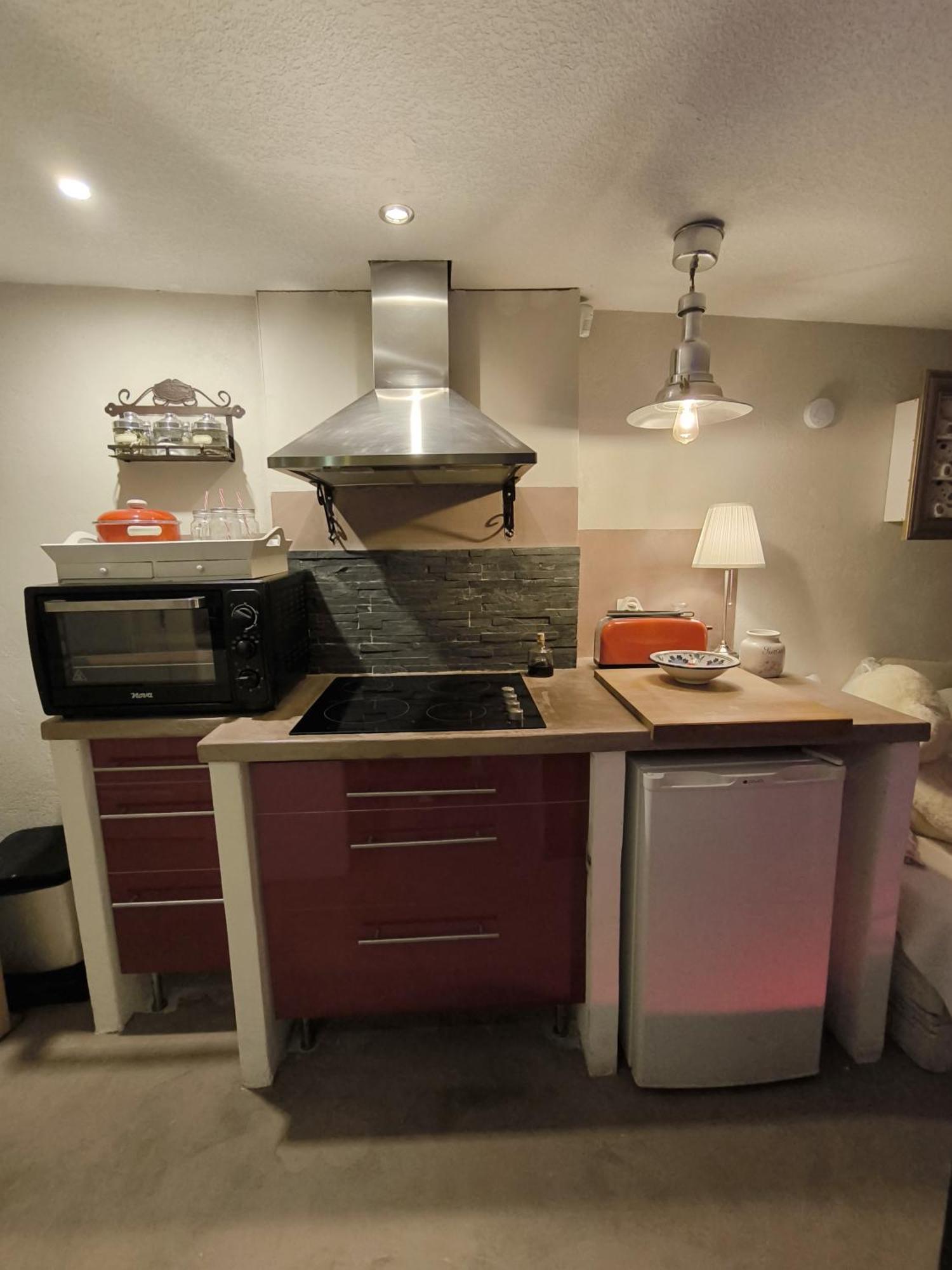 Love-Room Discret 40 M2 Bormes Les Mimosas Village Avec Terrasse Eksteriør billede