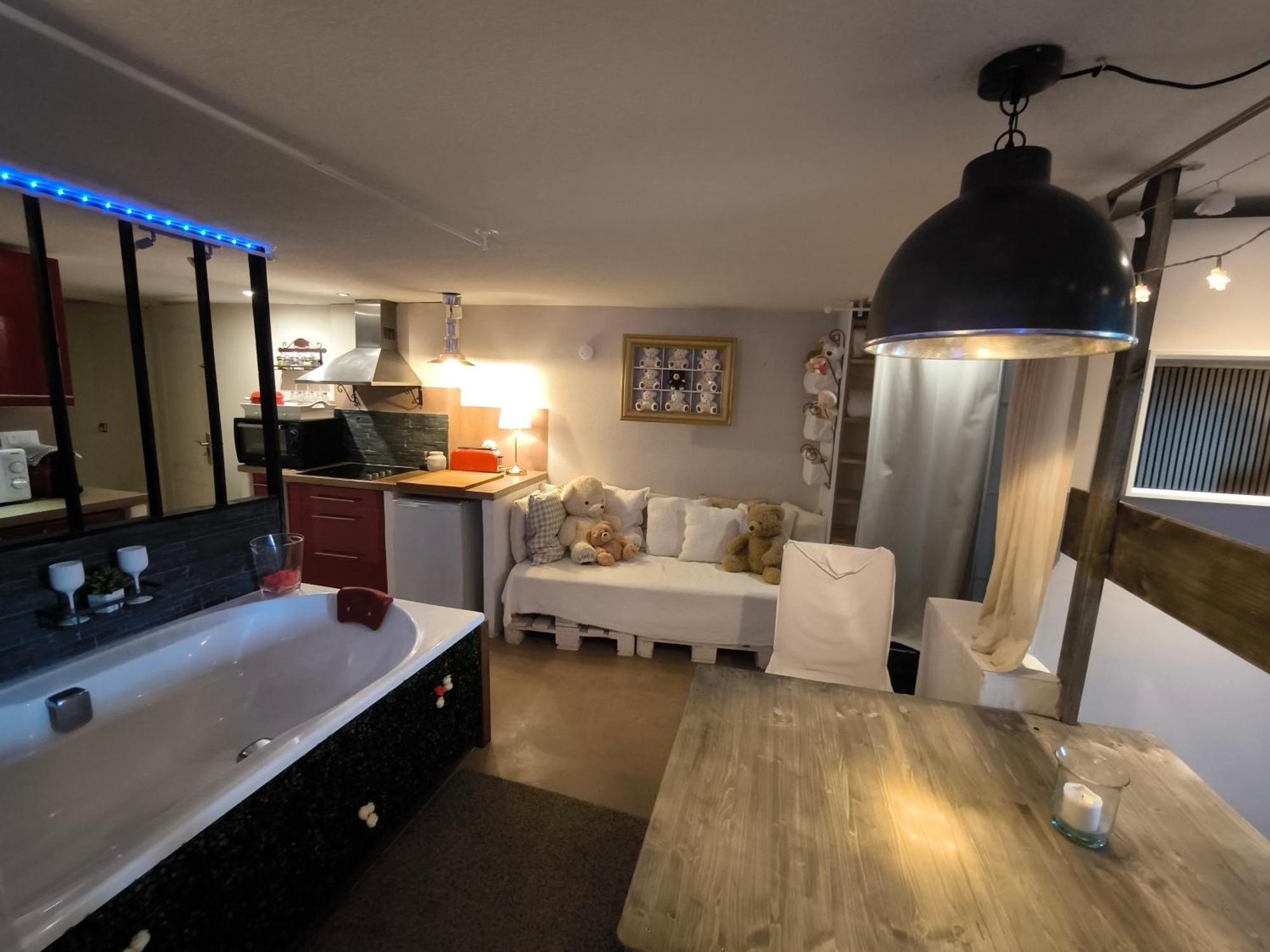 Love-Room Discret 40 M2 Bormes Les Mimosas Village Avec Terrasse Eksteriør billede