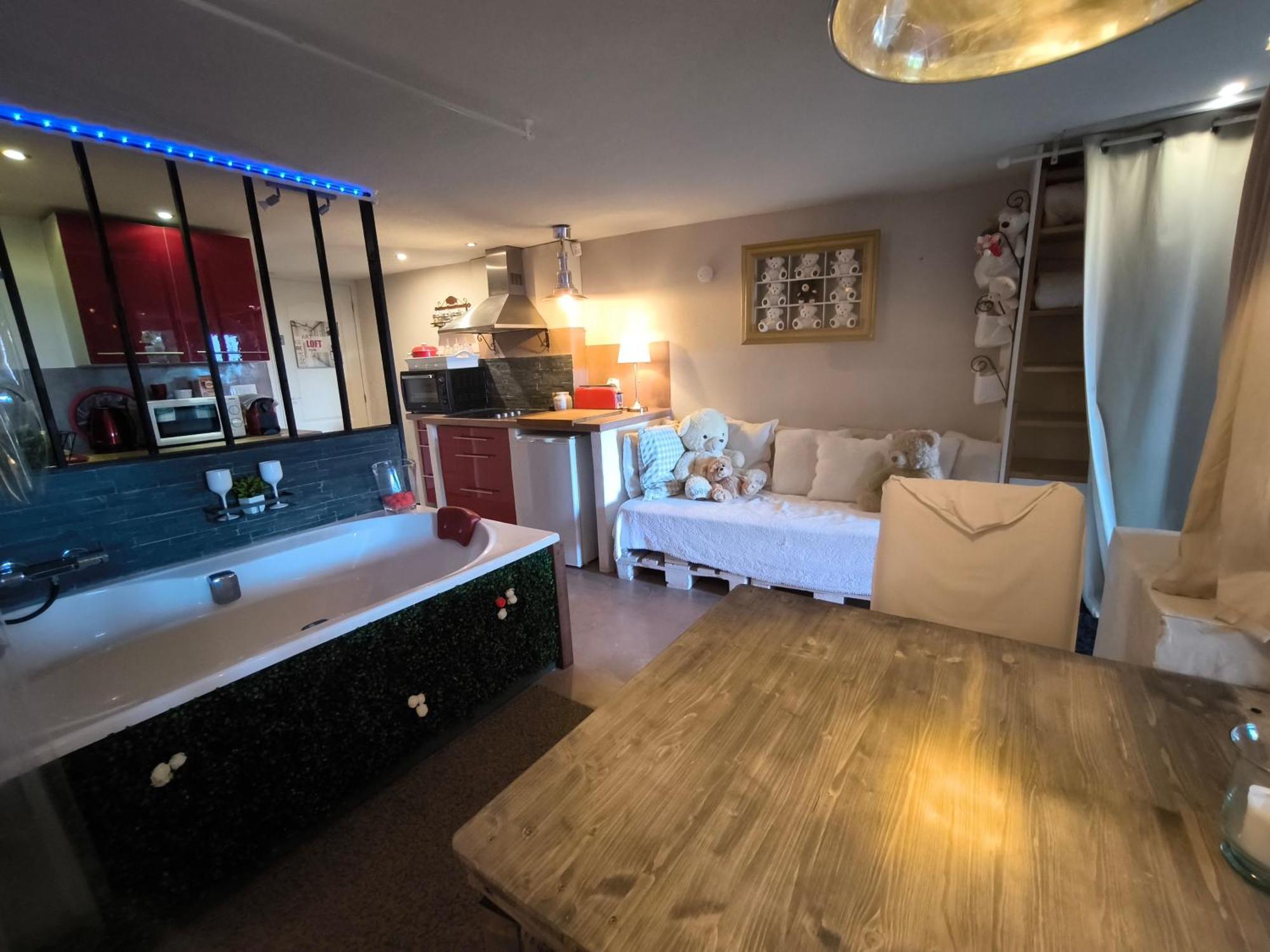 Love-Room Discret 40 M2 Bormes Les Mimosas Village Avec Terrasse Eksteriør billede