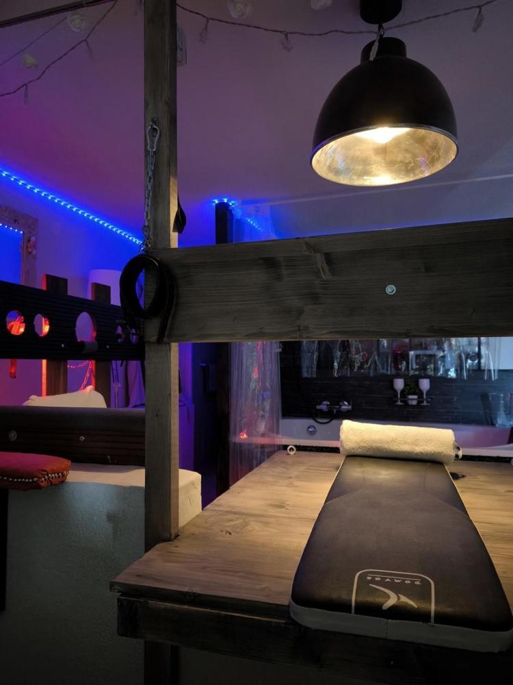 Love-Room Discret 40 M2 Bormes Les Mimosas Village Avec Terrasse Eksteriør billede
